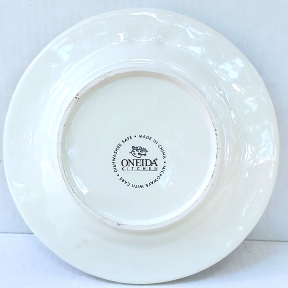 ONEIDA KITCHEN WE ALL SCREAM FOR ICE CREAM PATTERN SET OF 4 DESSERT PLATES - Picture 5 of 8